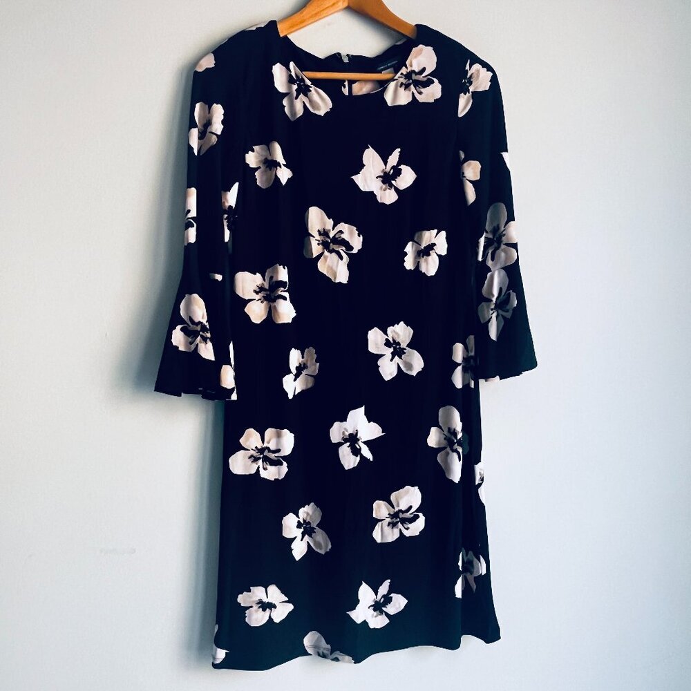 2/$30 Tommy Hilfiger Bell Sleeved Floral Dress Size 6 - Picture 1 of 4